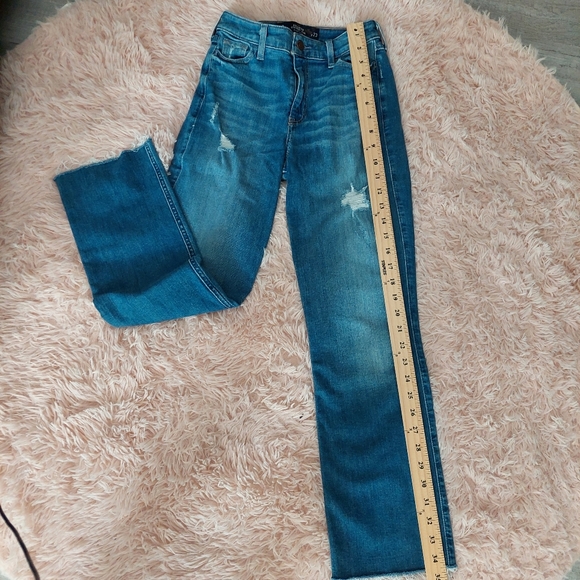 Hollister Distressed Straight Jean - High Rise - Size 00 w23 - Picture 11 of 12